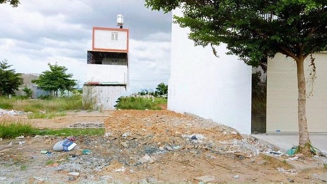 Hình ảnh Cần bán nhanh đất gần chợ bình chánh sổ hồng riêng100m công chứng liền