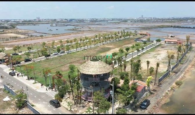 Hình ảnh Kẹt tiền cần bán lô đất ngay sau cây xăng 32, giá rẻ nhất thi trường