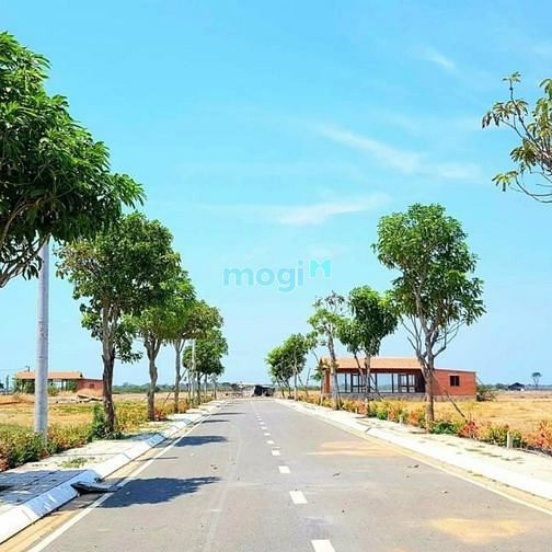 Hình ảnh Kẹt tiền cần bán lô đất ngay sau cây xăng 32, giá rẻ nhất thi trường