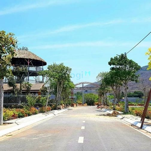 Hình ảnh Kẹt tiền cần bán lô đất ngay sau cây xăng 32, giá rẻ nhất thi trường