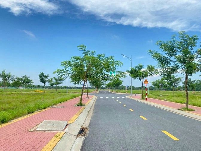 Hình ảnh Bán 5 lô đất nền Thủ Thừa giá tốt. Sổ Hồng Riêng công chứng ngay.