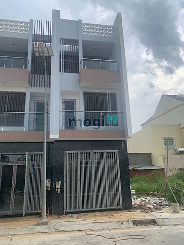 Hình ảnh Bán nhà phố mặt tiền full nội thất hẽm 12m , Bình Tân