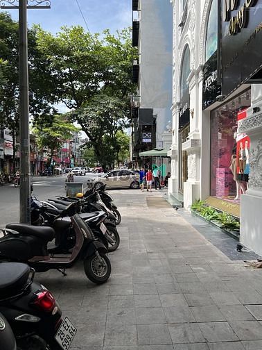 Hình ảnh Cho thuê nhà rất đẹp mặt phố Lê Duẩn