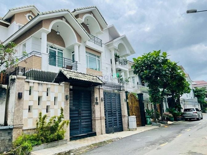 Hình ảnh Biệt Thự đường 33 - Cao Đức Lân - An Phú Q2, 10 x 20m, Hầm + 3 tầng