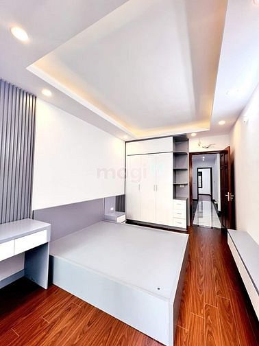 Hình ảnh GIẢM SỐC Nhà 52m Phố Thái Thịnh PHÂN LÔ, THANG MÁY. Nhà Mới Vị Trí Vip