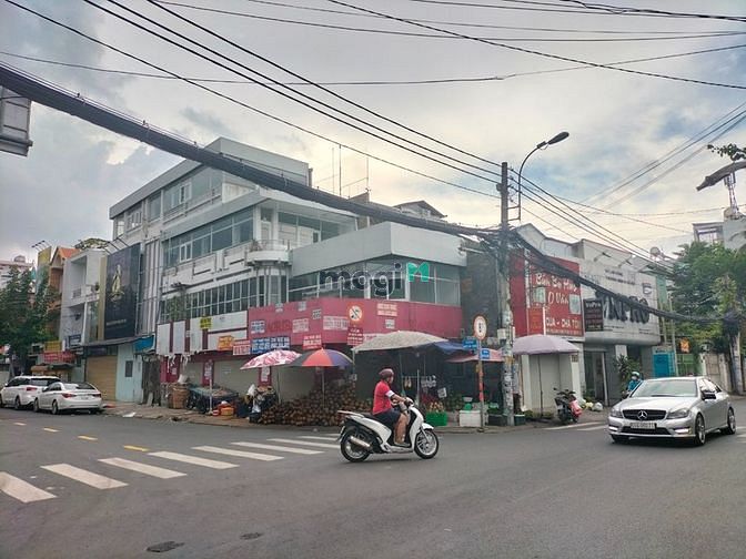 Hình ảnh Ban nhà Mt Trần Đình Xu, quận 1