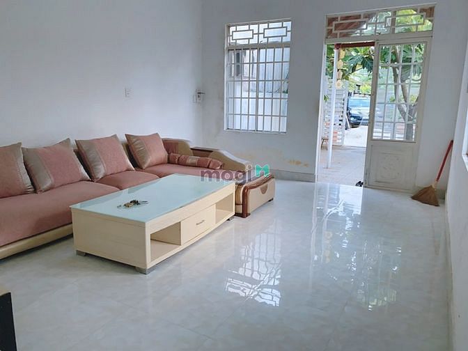 Hình ảnh Kiệt Chính Hữu đi vào 20m đến nhà