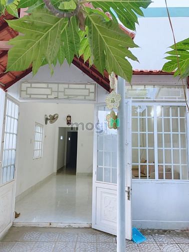 Hình ảnh Kiệt Chính Hữu đi vào 20m đến nhà
