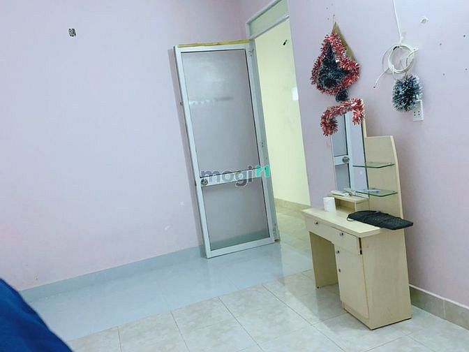 Hình ảnh Kiệt Chính Hữu đi vào 20m đến nhà