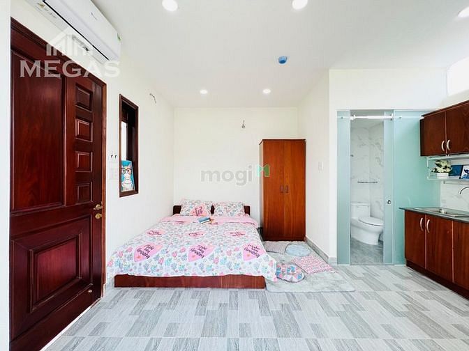 Hình ảnh Cho Thuê CHDV Ban Công, 40m2 Ngay Đại Học Kinh Tế