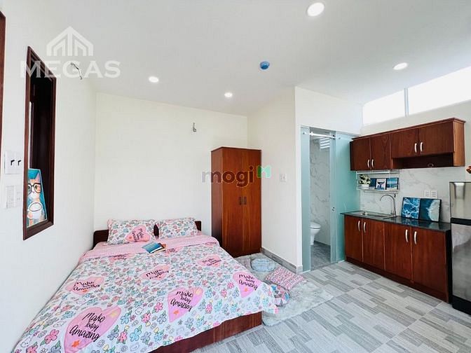 Hình ảnh Cho Thuê CHDV Ban Công, 40m2 Ngay Đại Học Kinh Tế