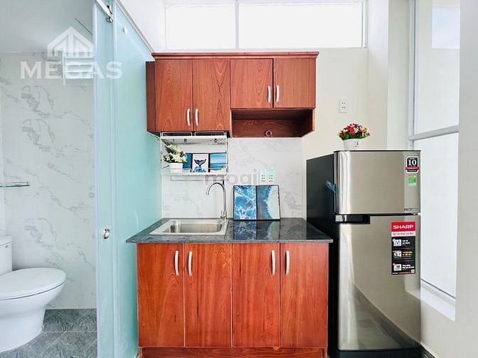 Hình ảnh Cho Thuê CHDV Ban Công, 40m2 Ngay Đại Học Kinh Tế
