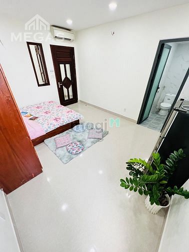 Hình ảnh Cho Thuê CHDV Ban Công, 40m2 Ngay Đại Học Kinh Tế