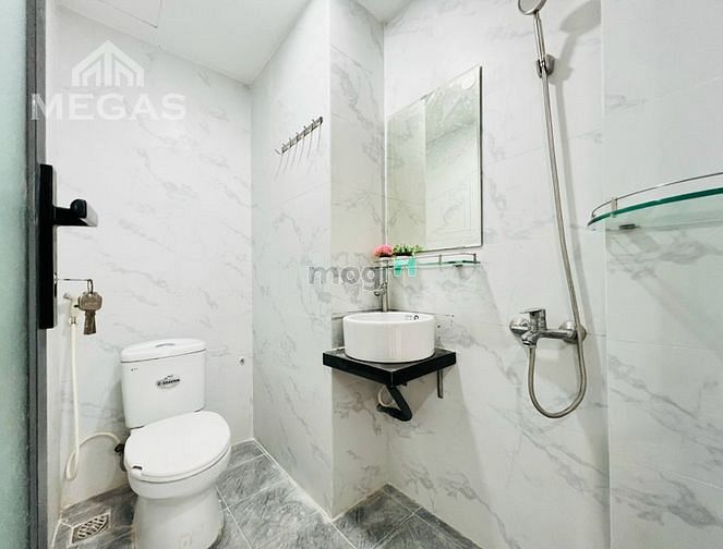 Hình ảnh Cho Thuê CHDV Ban Công, 40m2 Ngay Đại Học Kinh Tế