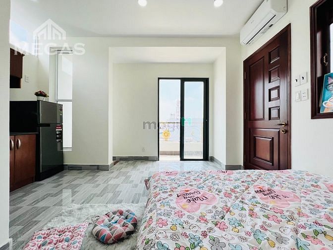 Hình ảnh Cho Thuê CHDV Ban Công, 40m2 Ngay Đại Học Kinh Tế