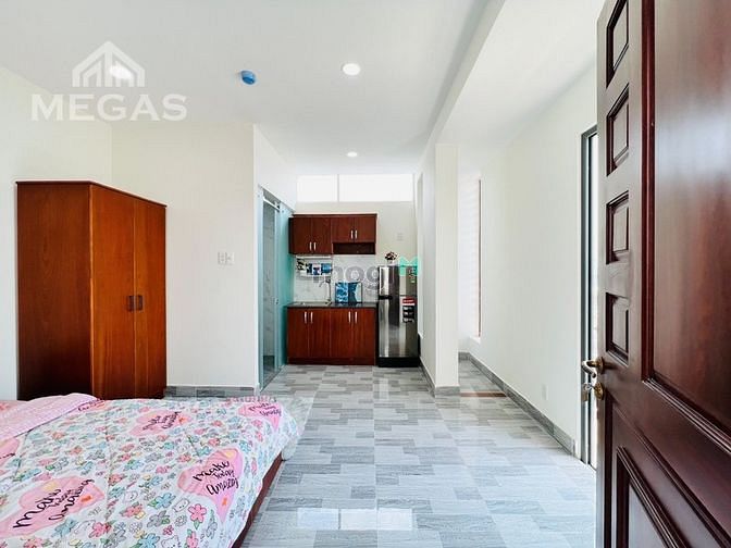 Hình ảnh Cho Thuê CHDV Ban Công, 40m2 Ngay Đại Học Kinh Tế