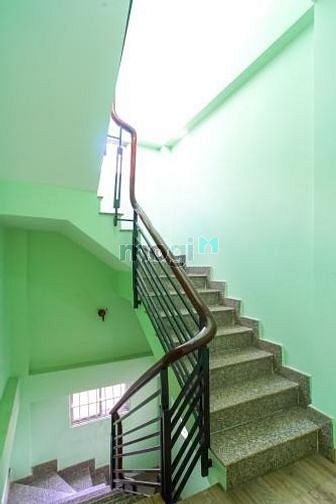 Hình ảnh Bán nhà Đoàn Văn Bơ để trả viện phí giúp em trai môt tim