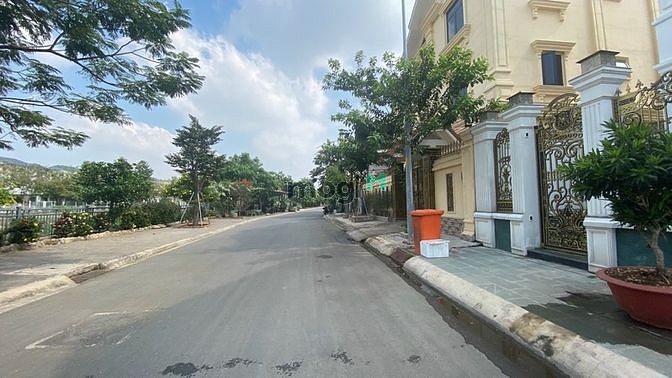 Hình ảnh Cho thuê đất mặt sông. Quận 2. Dt 181m2. Gía 10 triệu/tháng