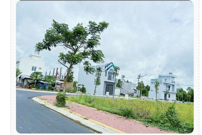 Hình ảnh Mới 39 lô đất ngay mặt tiền đường Hoàng Phan Thái, vị trí cực đẹp SHR.
