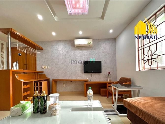 Hình ảnh CHDV Full NT gỗ mới 100%, bếp riêng, có phòng khách tại Lê Lai Q1
