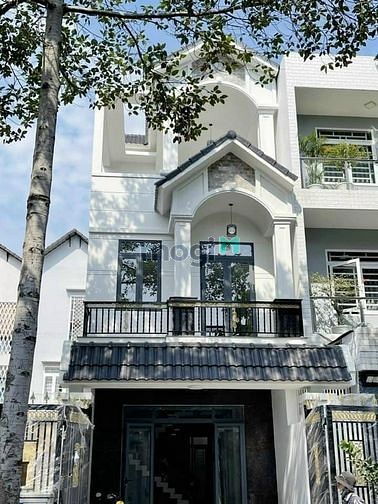 Hình ảnh Chị Lan thua cổ phiếu cần tiền bán gấp