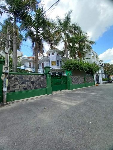 Hình ảnh Cho Thuê Biệt Thự Sân Vườn Đường Cách Mạng Tháng 8, Q.Tân Bình. 1000m2