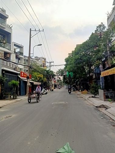 Hình ảnh Cần bán lô đất 450m2 đường Dương Quảng Hàm, Giá 35 tỷ