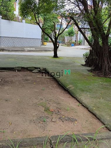 Hình ảnh Cần bán gấp lô đất MT hẻm 122 Tôn Đản Giá Cực Rẻ 70M2 , SHR ,