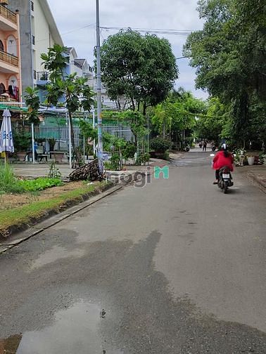 Hình ảnh Cần bán gấp lô đất MT hẻm 122 Tôn Đản Giá Cực Rẻ 70M2 , SHR ,