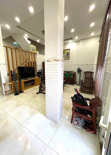 Hình ảnh Cho Thuê Nhà phố Mặt Tiền Đường Lớn