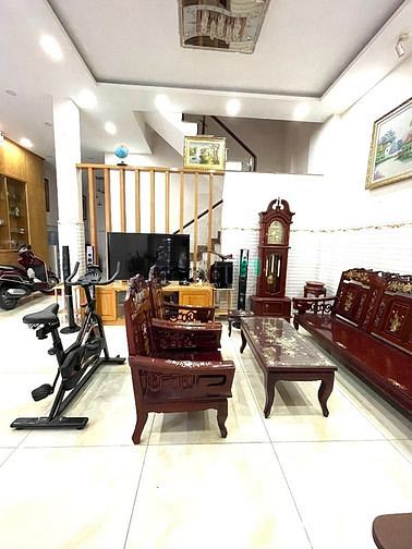 Hình ảnh Cho Thuê Nhà phố Mặt Tiền Đường Lớn