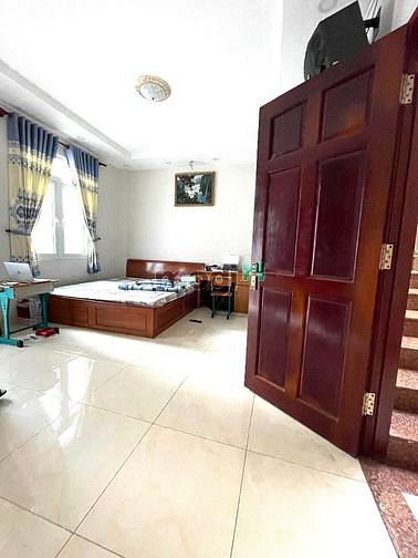 Hình ảnh Cho Thuê Nhà phố Mặt Tiền Đường Lớn
