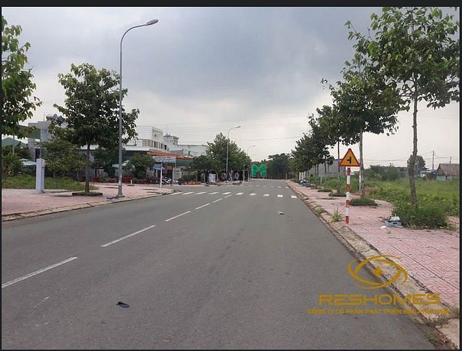 Hình ảnh Bán đất full thổ cư dt 200m2 ngang 10m mt đg xe hơi tại Xã Bình Minh