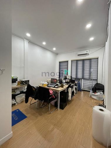 Hình ảnh MT Võ Văn Tần, 2 chiều. Trệt 3 lầu. 250m2. 70tr