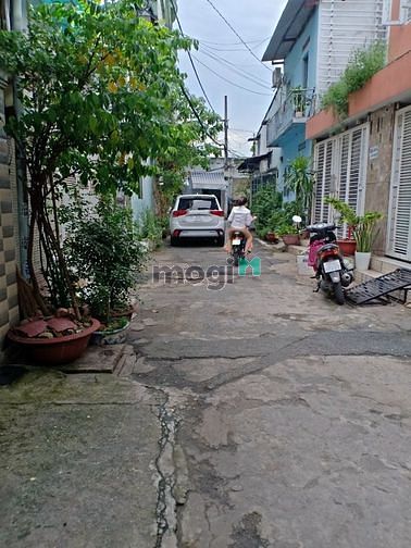 Hình ảnh 𝐁Á𝐍 𝐍𝐇À 𝐓Â𝐍 𝐁Ì𝐍𝐇 HẺM 𝐗𝐄 𝐇Ơ𝐈 𝐍𝐇À 𝐌Ớ𝐈 5 tỷ 100m2 đủ NT