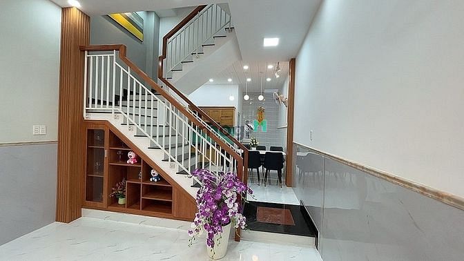 Hình ảnh 𝐁Á𝐍 𝐍𝐇À 𝐓Â𝐍 𝐁Ì𝐍𝐇 HẺM 𝐗𝐄 𝐇Ơ𝐈 𝐍𝐇À 𝐌Ớ𝐈 5 tỷ 100m2 đủ NT