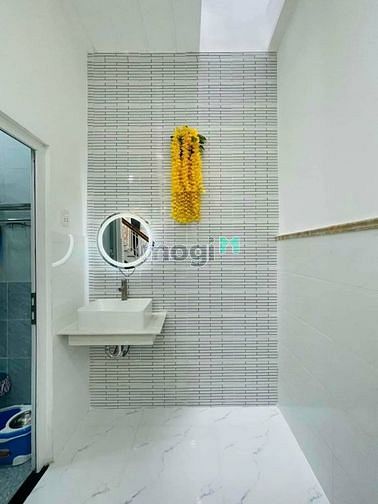 Hình ảnh 𝐁Á𝐍 𝐍𝐇À 𝐓Â𝐍 𝐁Ì𝐍𝐇 HẺM 𝐗𝐄 𝐇Ơ𝐈 𝐍𝐇À 𝐌Ớ𝐈 5 tỷ 100m2 đủ NT