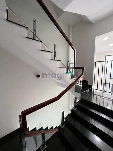 Hình ảnh MT Tân Bình, Giáp Q.10, 92m, 6 Tầng, 8PN, 9WC, Thang Máy, Nở Hậu.
