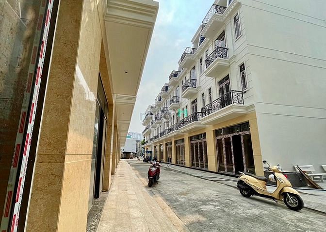 Hình ảnh Nhà Phố ngay Q. Tân Phú - có sổ sẳn - Tổng giá 11 tỷ - Kế bên Đầm sen
