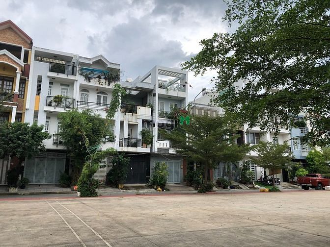 Hình ảnh Bán nhà phố 4x18m KDC Đại Phúc, hoàn thiện cao cấp