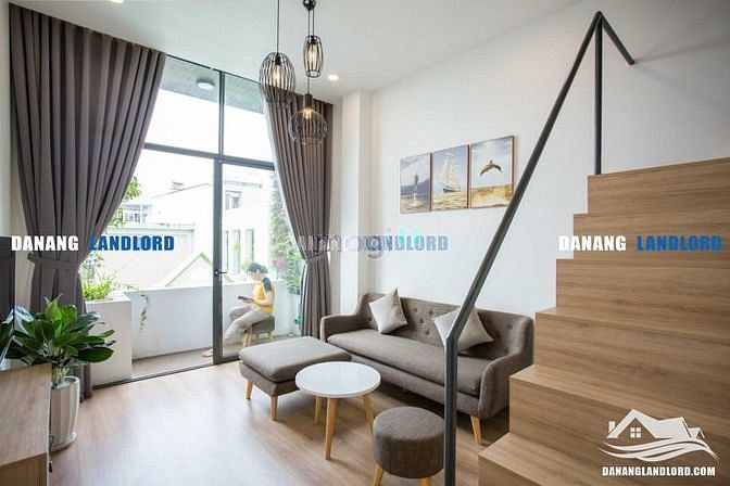 Hình ảnh Mb6623 nạp rút nhanh chóng gác lửng hiện đại gần cầu sông Hàn - A257