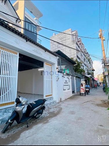 Hình ảnh Xe Hơi Đỗ Cửa nhà cấp 4 100m2 Phước Long B Quận 9