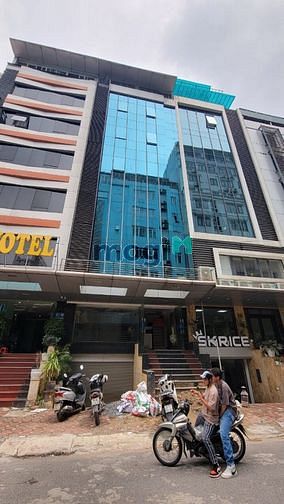 Hình ảnh Mặt Phố Trung Hoà-150mx6 Tầng,có thang máy