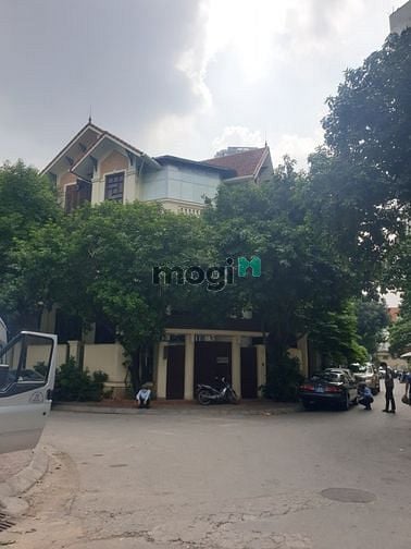 Hình ảnh Cho thuê Biệt thự Trung hòa cầu giấy 200m2, 3 tầng, 1 hầm