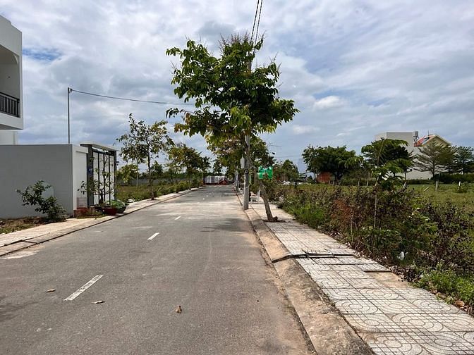Hình ảnh Đất ngộp gần chợ Bình Chánh,SHR,xây tự do,full thổ