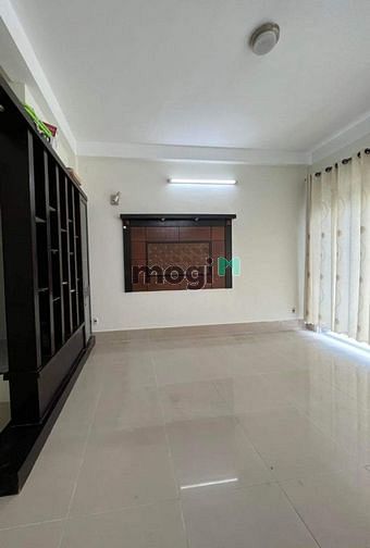 Hình ảnh HXH thông, sát mặt tiền CMT8, Q 10, 220m2, 12 tỷ.