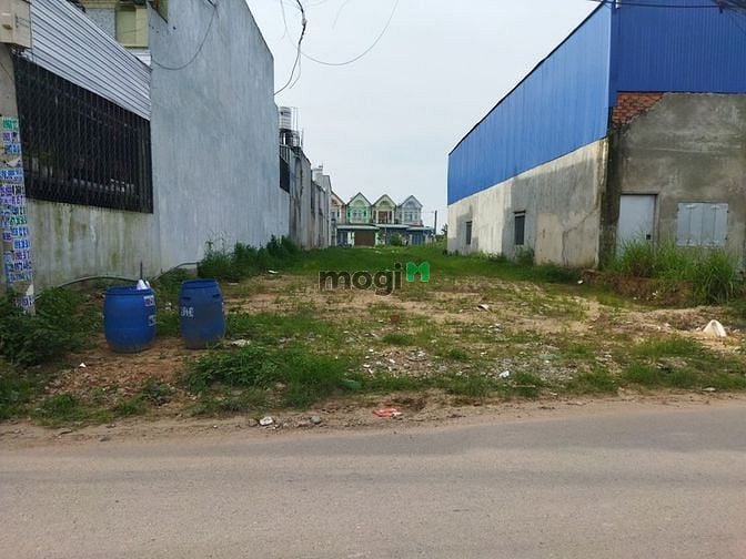 Hình ảnh Về quê sinh sống cần bán nhanh miếng đất ngay ủy ban xã.