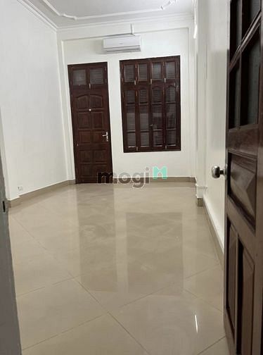 Hình ảnh Cho thuê mặt phố Bưởi 5T x 40m2 làm showroom, văn phòng