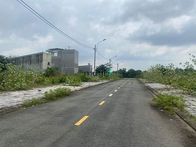 Hình ảnh Đất nền Q9, Full thổ 56m2 đường 13M. Tầm 2 tỷ đã sở hữu. 1 lô duy nhất