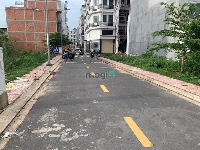 Hình ảnh Cần bán lô đất 100m2 MT QL50, gần chợ Phú Lạc